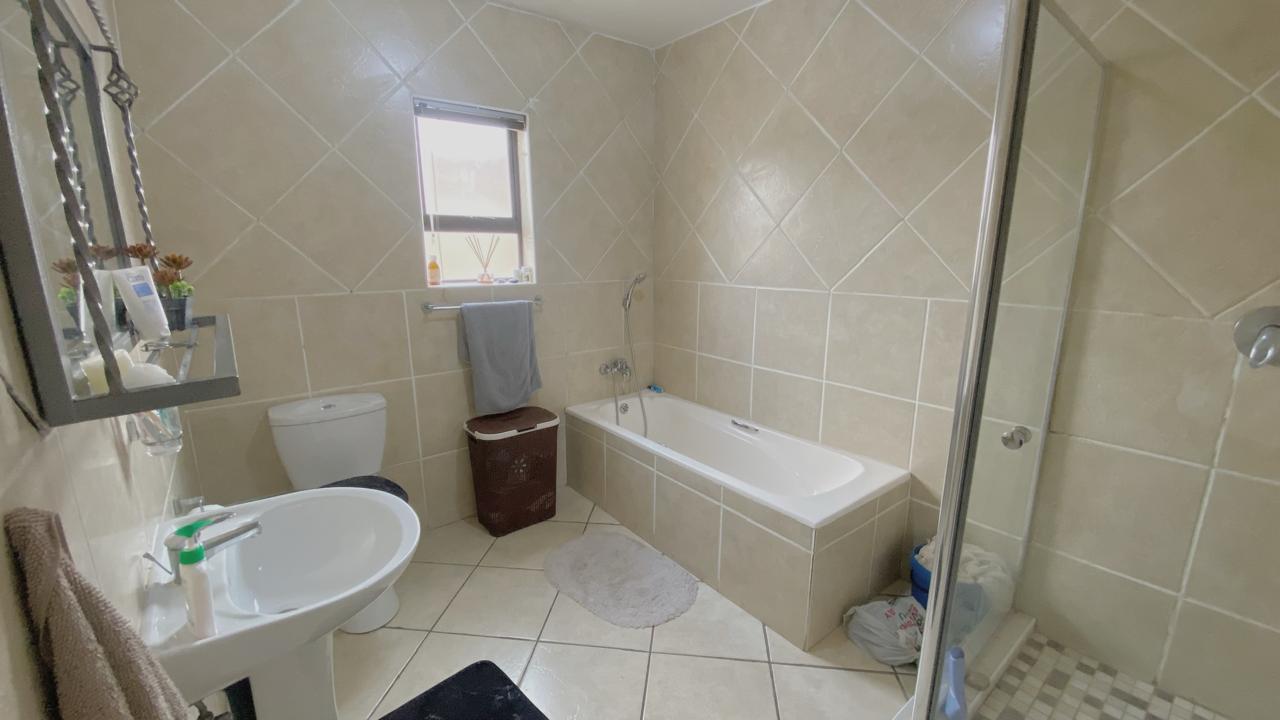 To Let 2 Bedroom Property for Rent in Mulbarton Gauteng