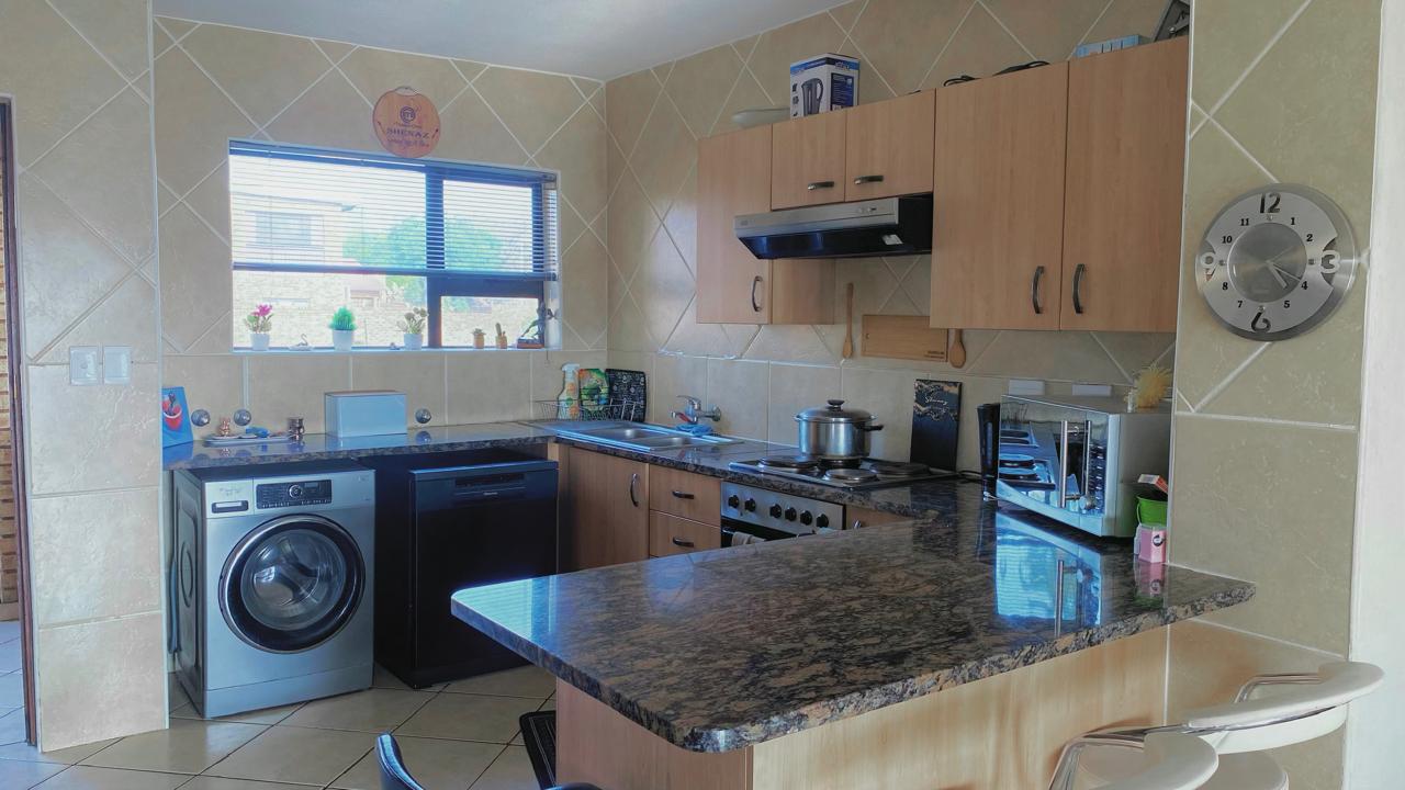 To Let 2 Bedroom Property for Rent in Mulbarton Gauteng