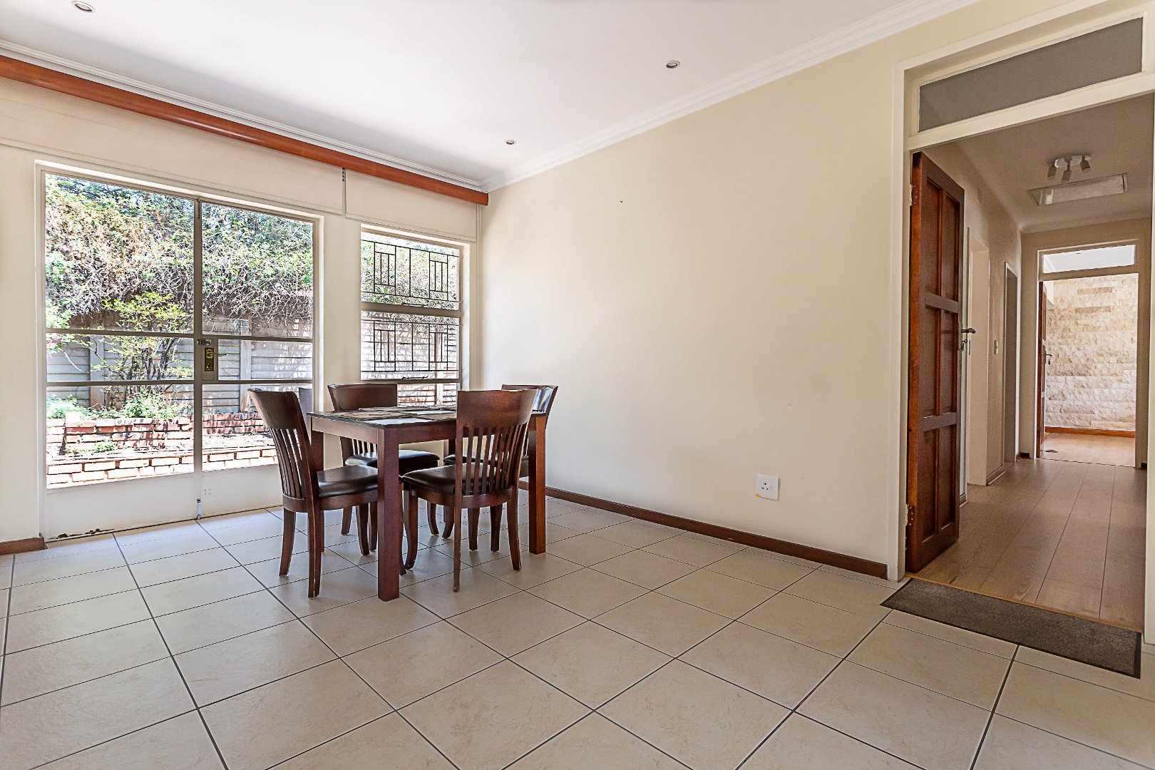 To Let 4 Bedroom Property for Rent in Magaliessig Gauteng