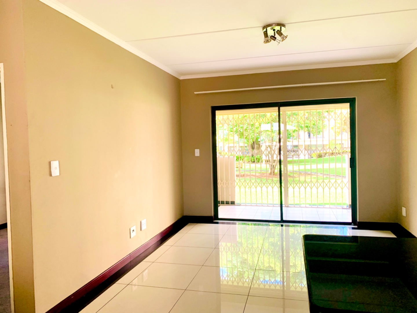 1 Bedroom Property for Sale in Noordwyk Gauteng