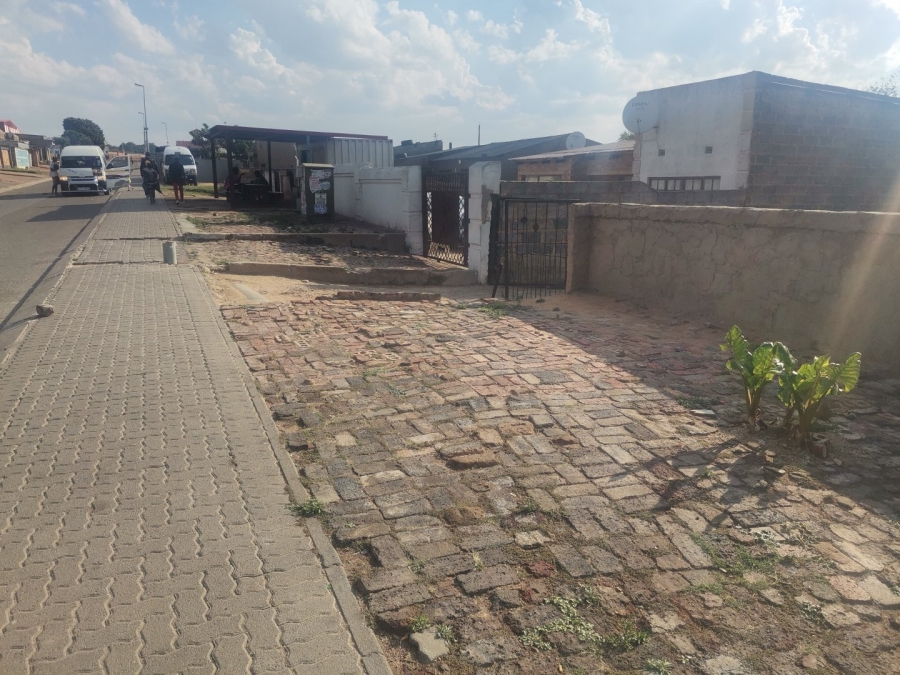 2 Bedroom Property for Sale in Esangweni Gauteng