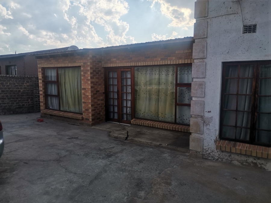 2 Bedroom Property for Sale in Esangweni Gauteng