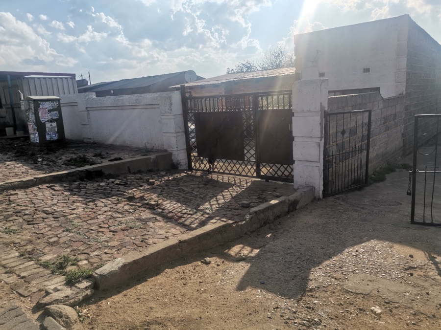 2 Bedroom Property for Sale in Esangweni Gauteng