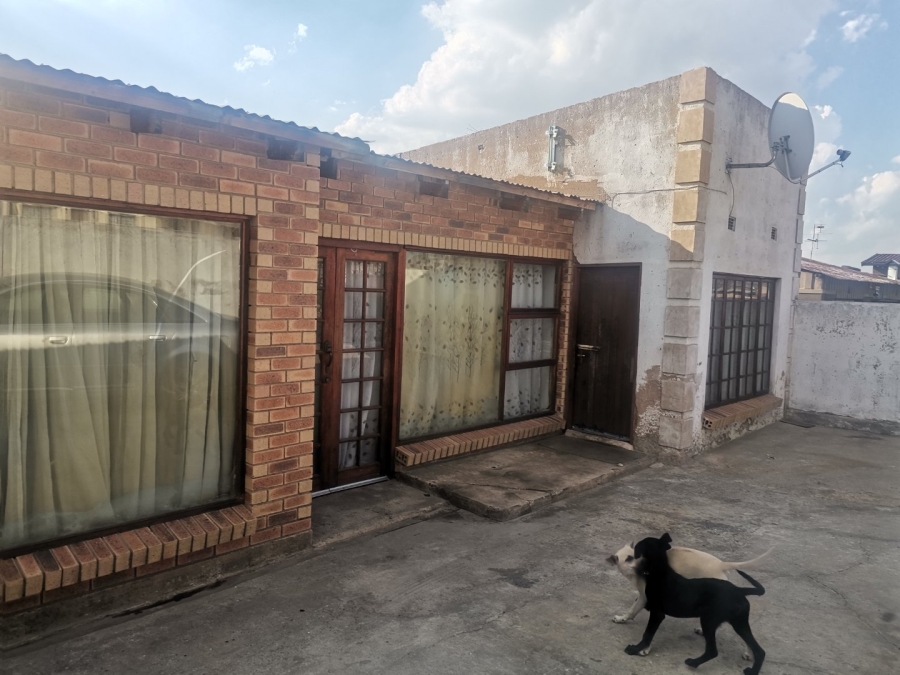 2 Bedroom Property for Sale in Esangweni Gauteng