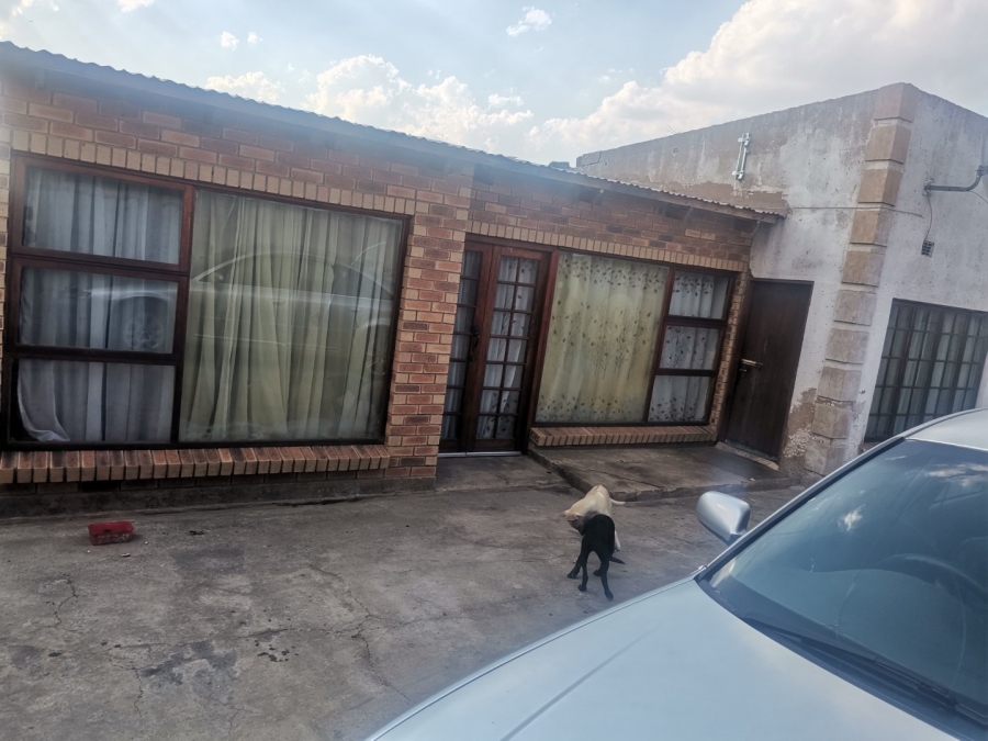 2 Bedroom Property for Sale in Esangweni Gauteng