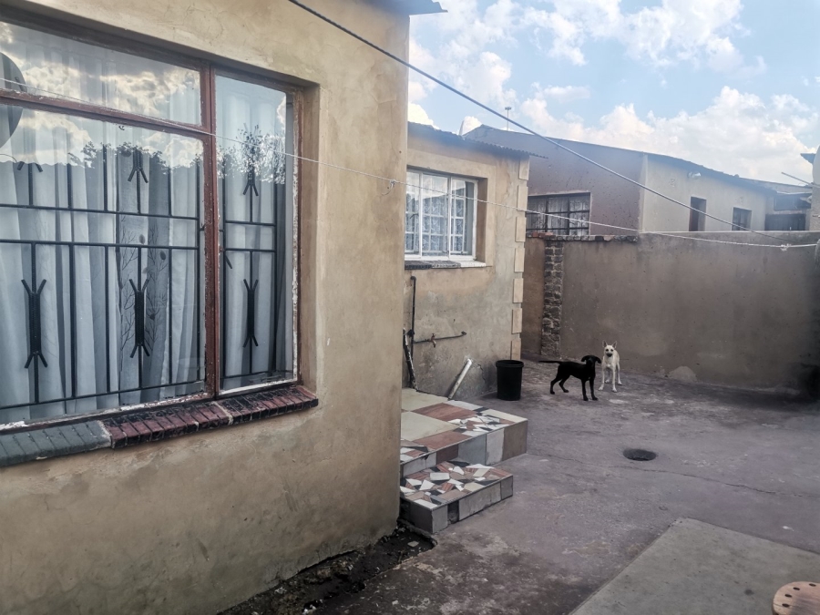 2 Bedroom Property for Sale in Esangweni Gauteng