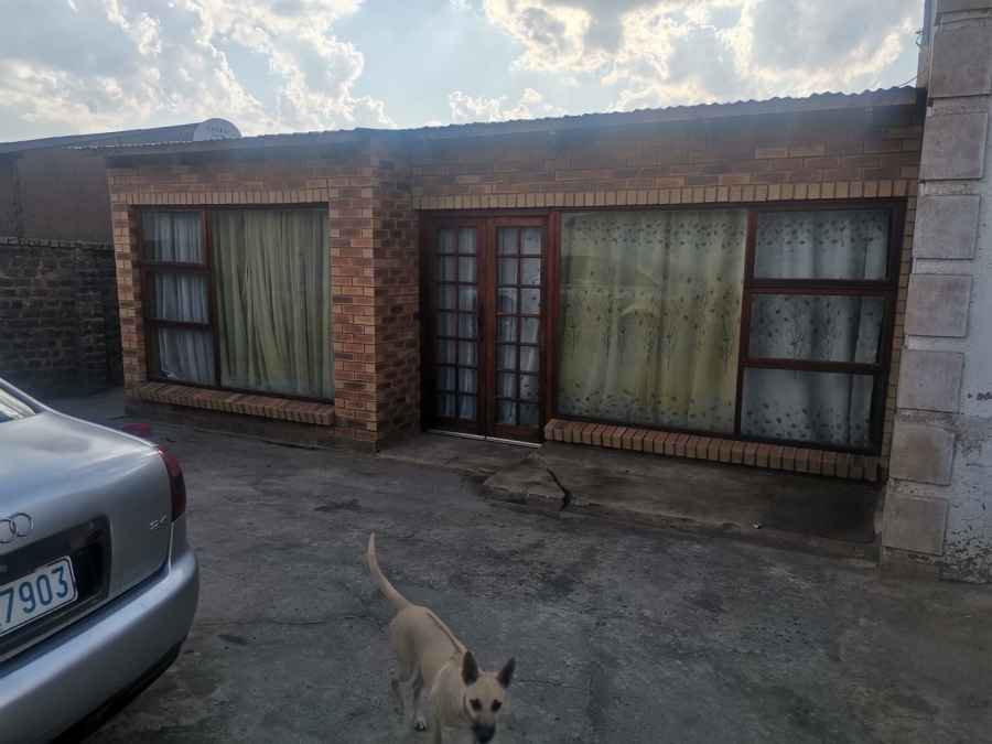 2 Bedroom Property for Sale in Esangweni Gauteng