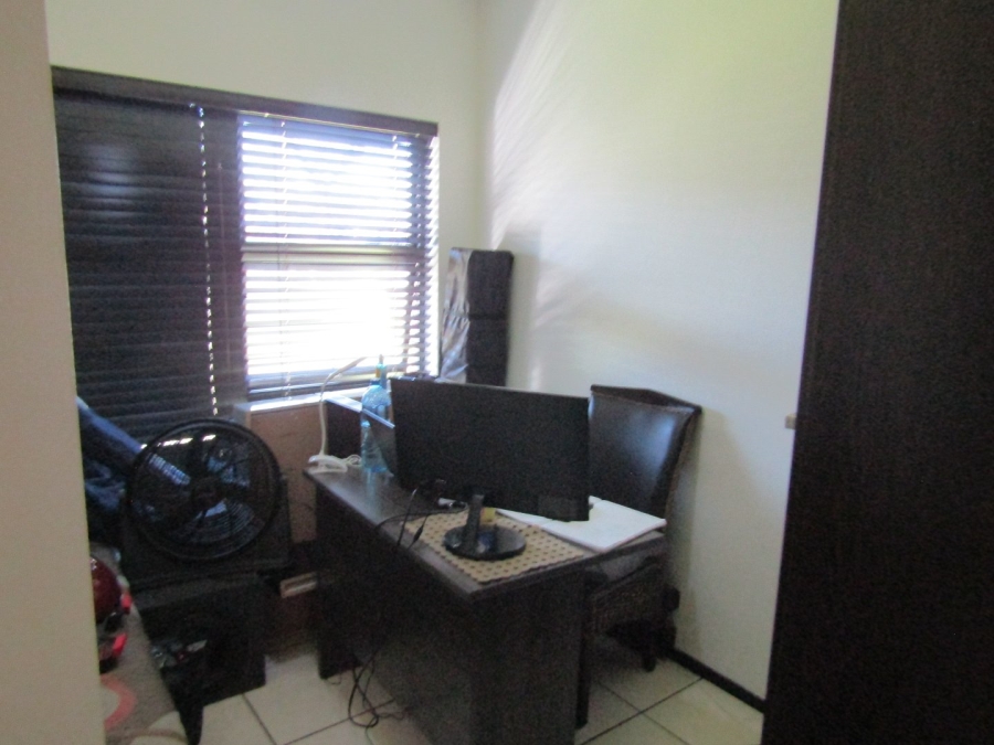 To Let 3 Bedroom Property for Rent in Oakdene Gauteng