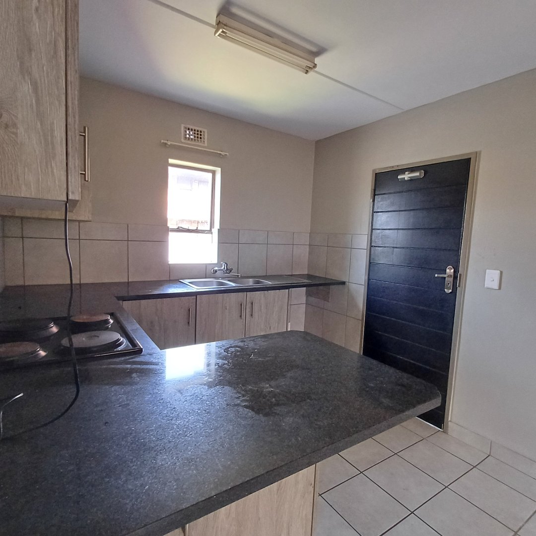 2 Bedroom Property for Sale in Heuweloord Gauteng