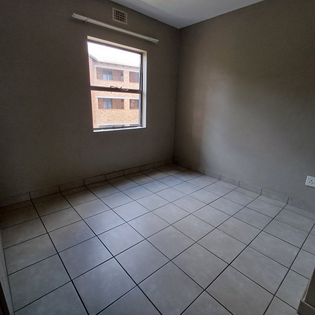 2 Bedroom Property for Sale in Heuweloord Gauteng