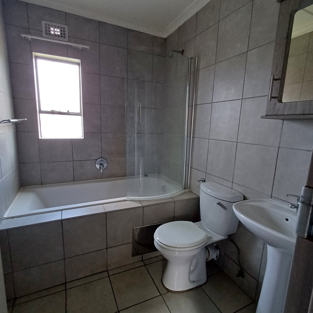 2 Bedroom Property for Sale in Heuweloord Gauteng