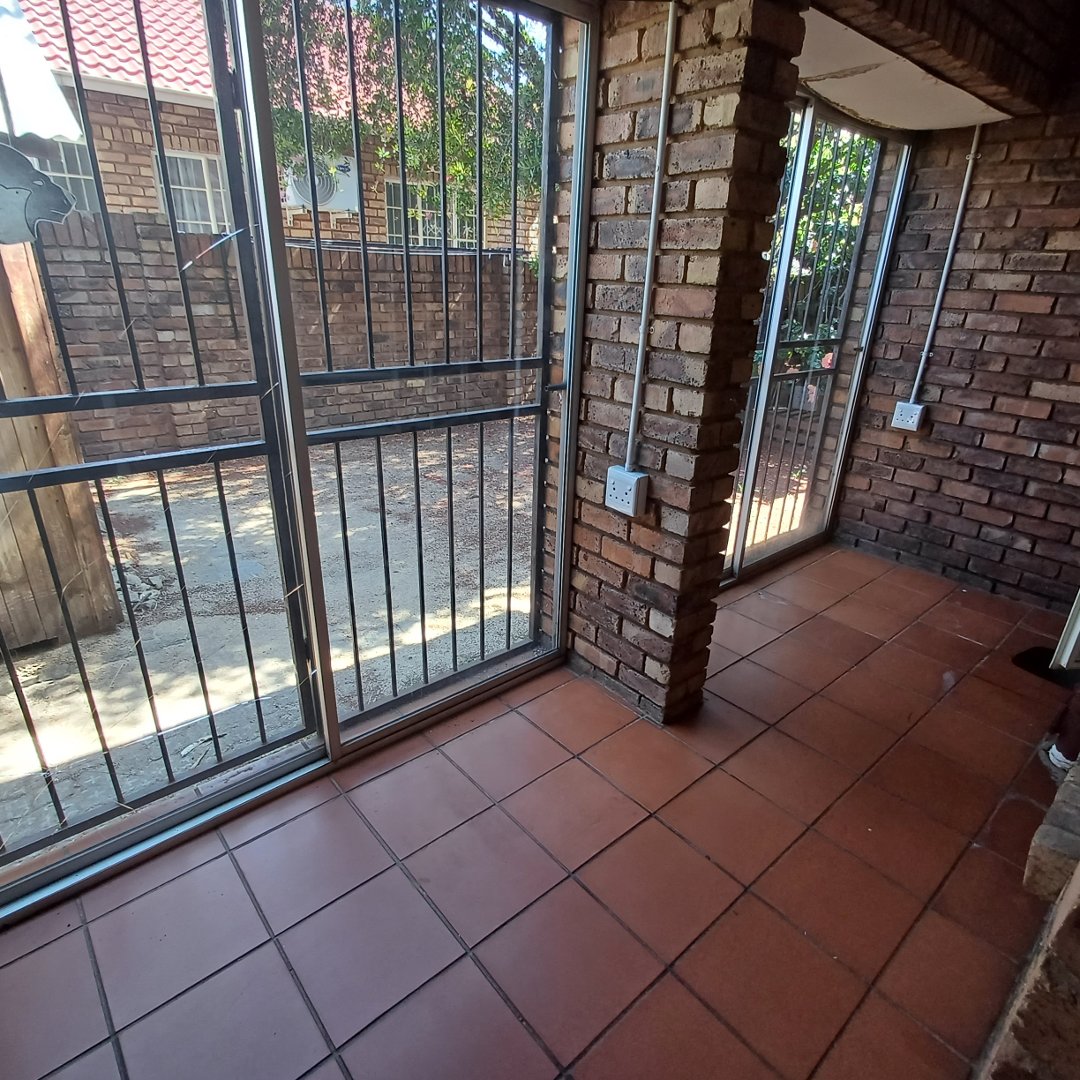 2 Bedroom Property for Sale in Wierda Park Gauteng