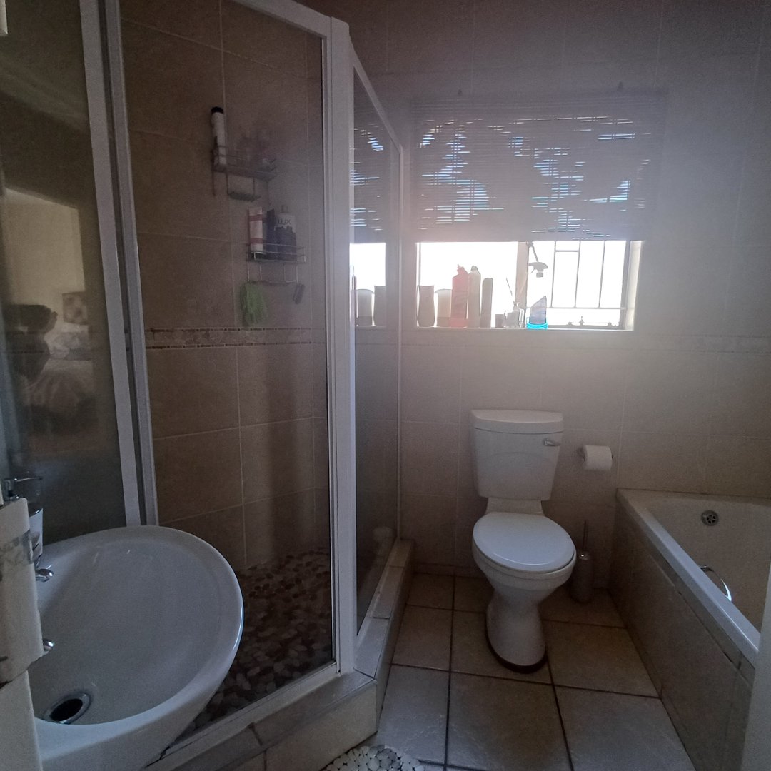 3 Bedroom Property for Sale in Heuwelsig Estate Gauteng