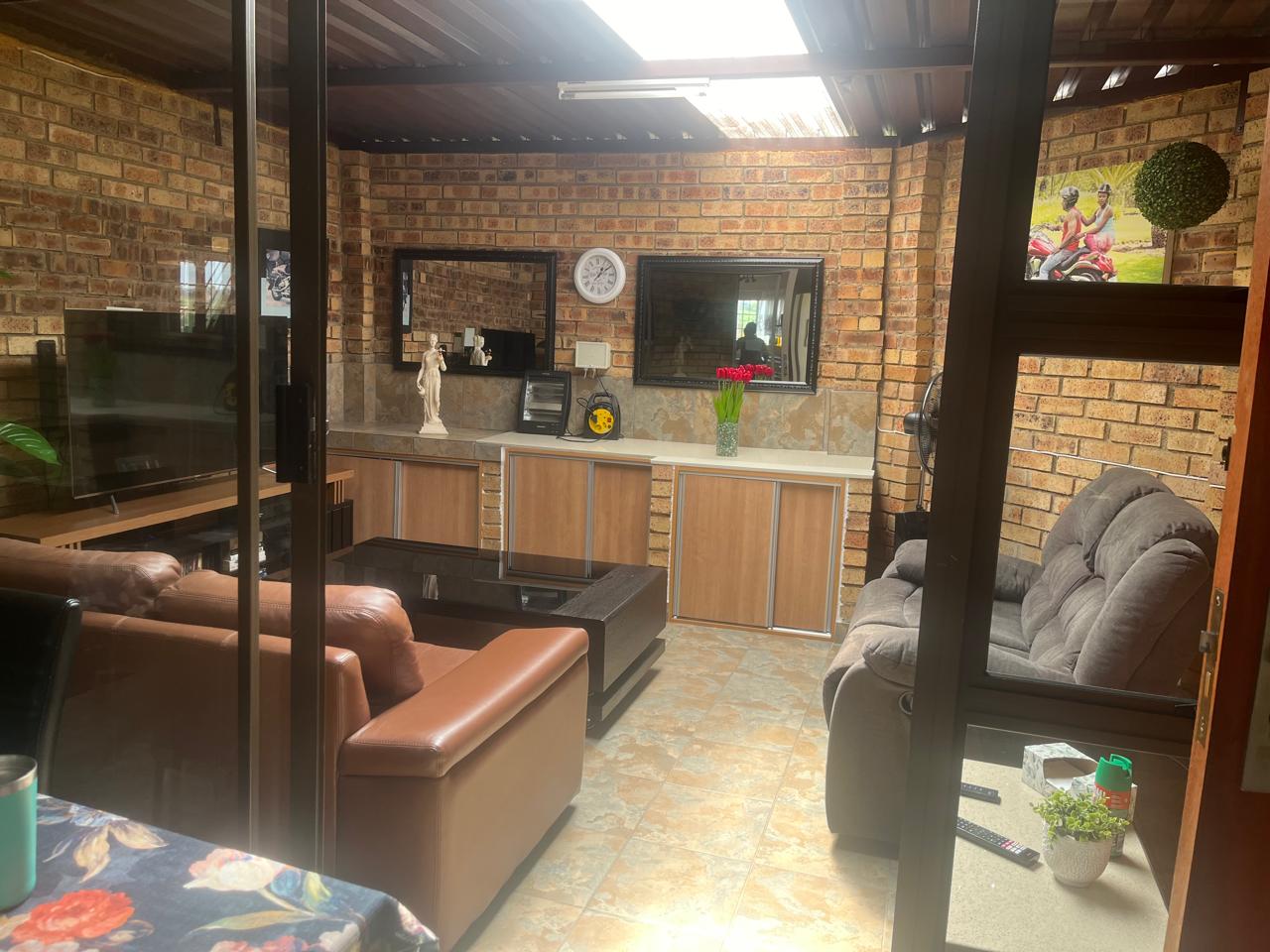 2 Bedroom Property for Sale in Rooihuiskraal North Gauteng