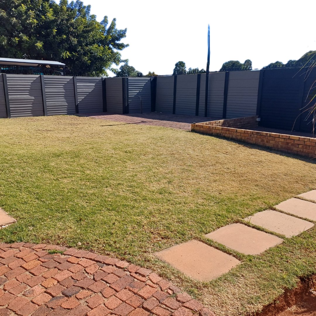 6 Bedroom Property for Sale in Rooihuiskraal Gauteng