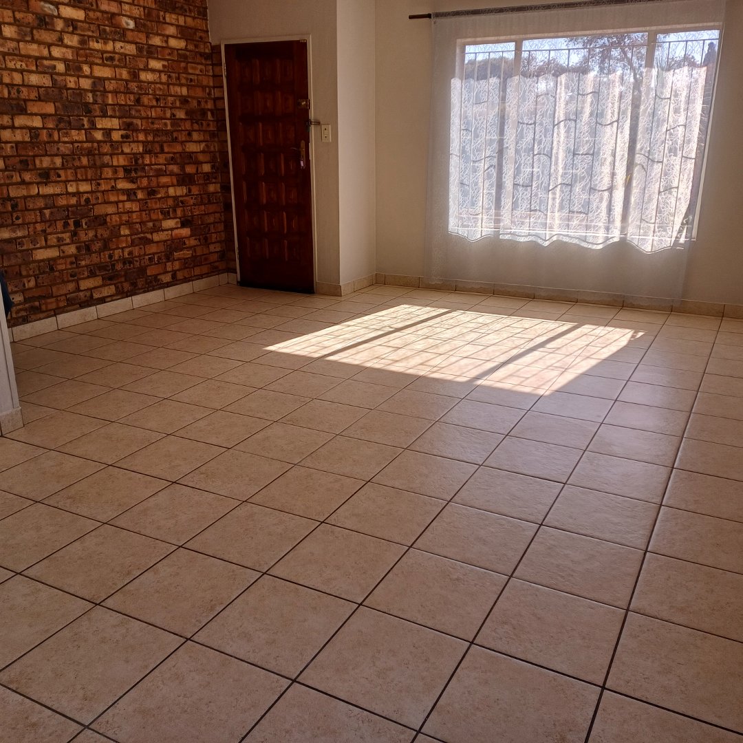 6 Bedroom Property for Sale in Rooihuiskraal Gauteng