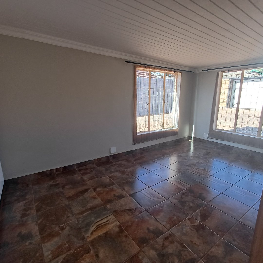 6 Bedroom Property for Sale in Rooihuiskraal Gauteng