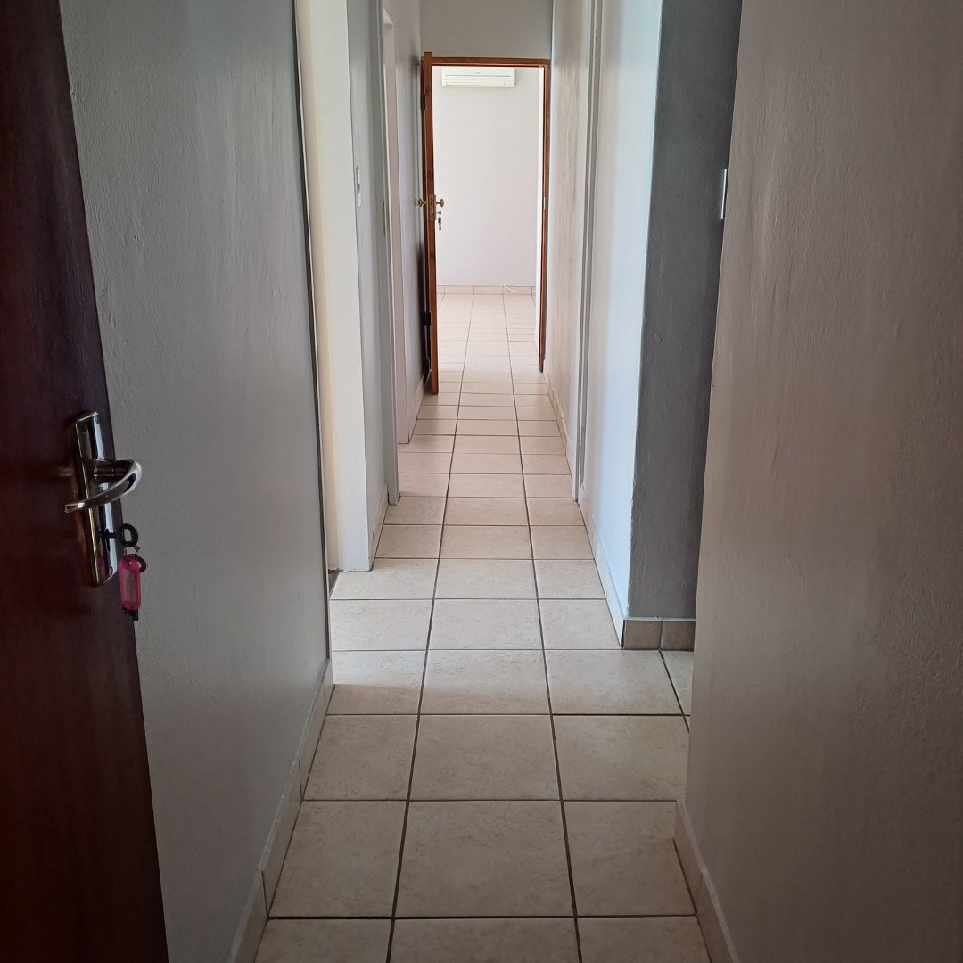 6 Bedroom Property for Sale in Rooihuiskraal Gauteng