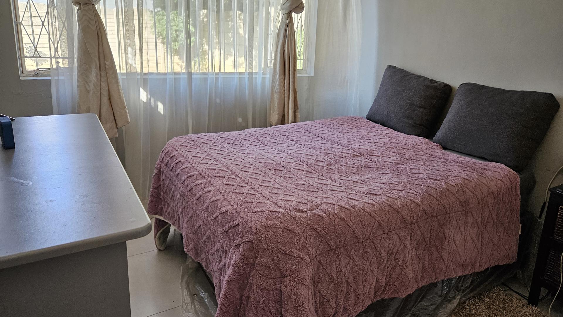 To Let 2 Bedroom Property for Rent in Crystal Park Gauteng