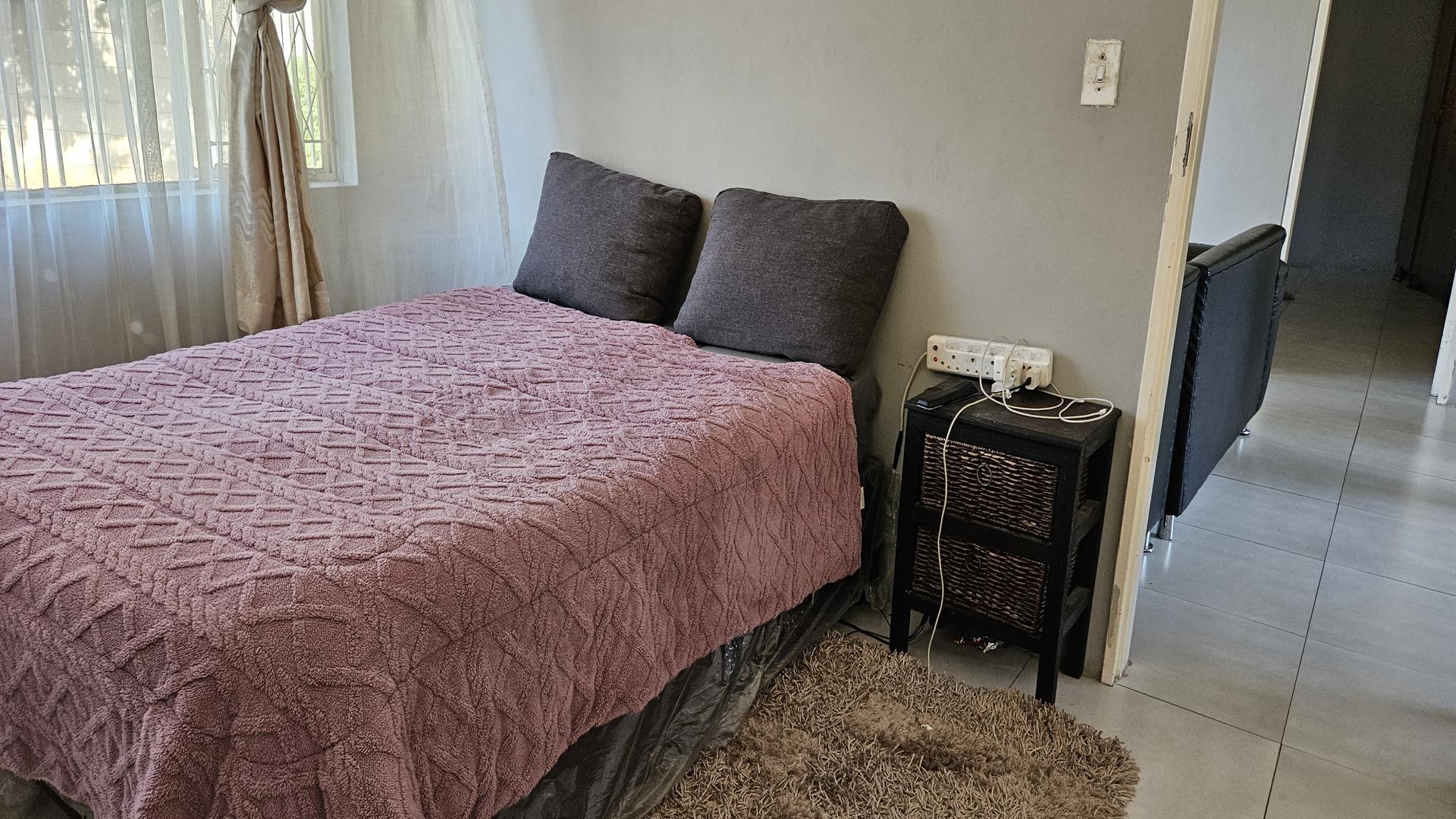 To Let 2 Bedroom Property for Rent in Crystal Park Gauteng