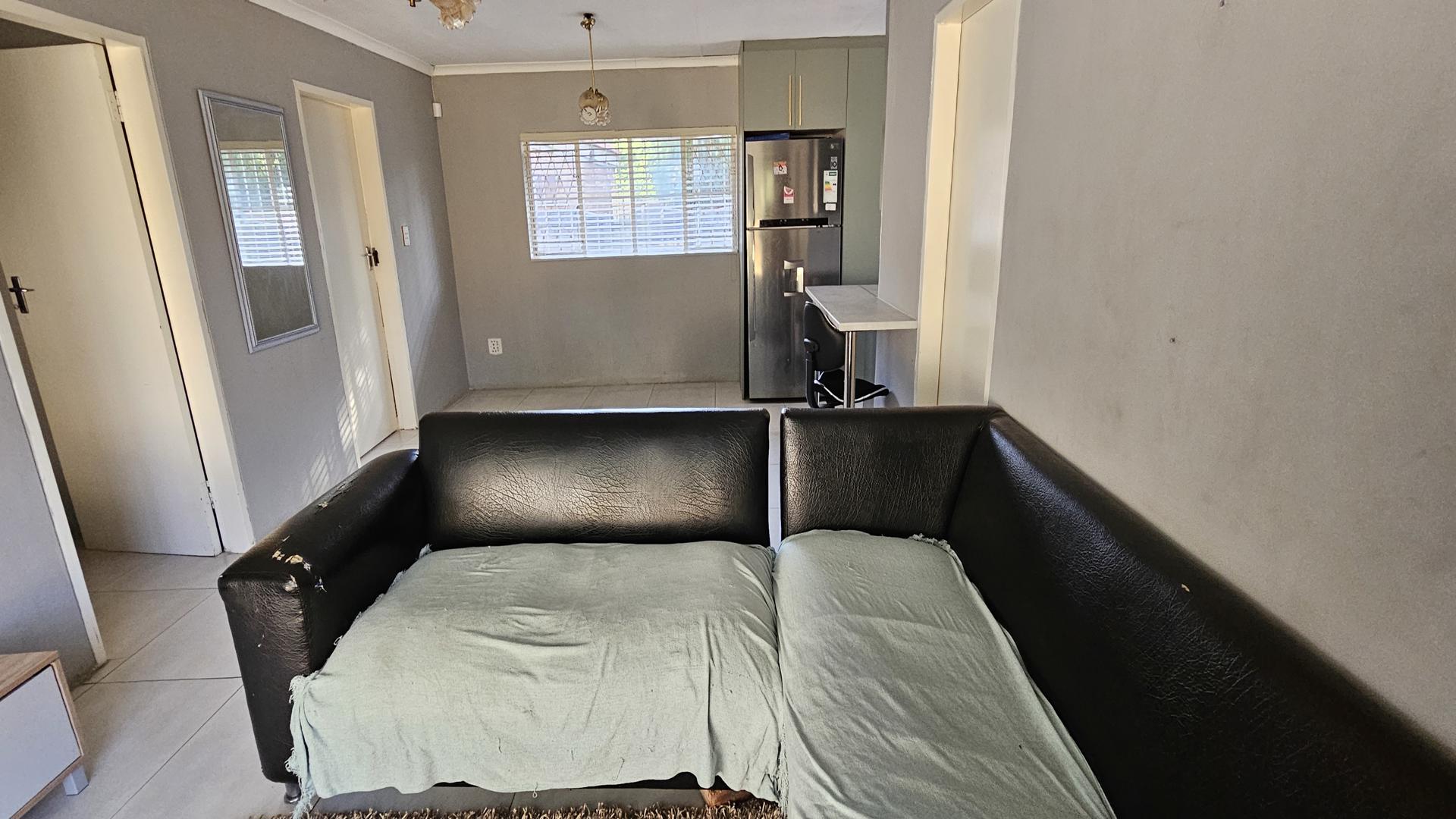 To Let 2 Bedroom Property for Rent in Crystal Park Gauteng