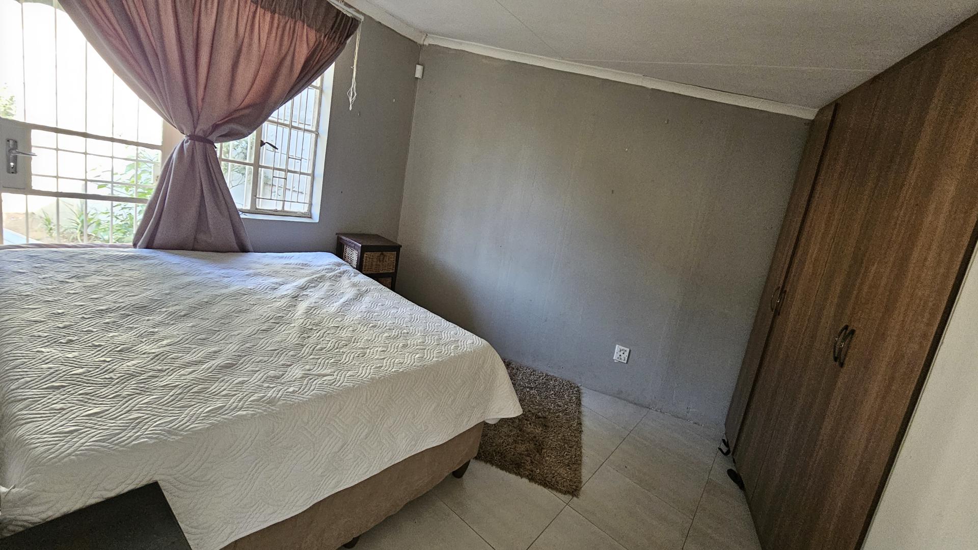 To Let 2 Bedroom Property for Rent in Crystal Park Gauteng