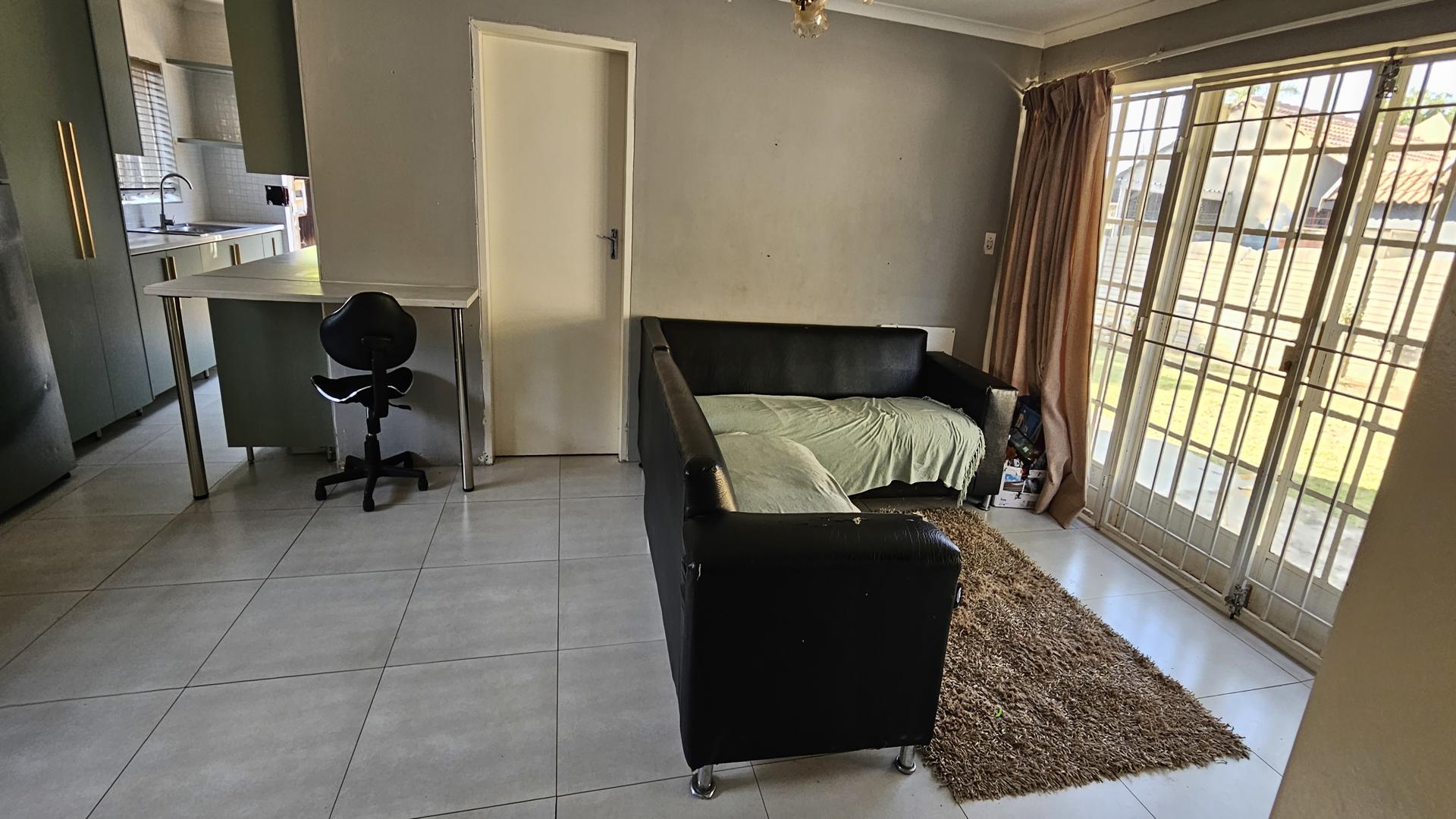 To Let 2 Bedroom Property for Rent in Crystal Park Gauteng