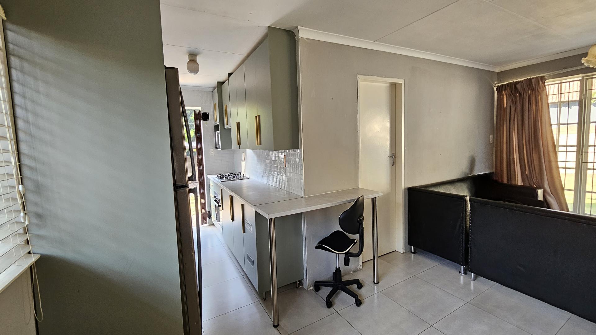 To Let 2 Bedroom Property for Rent in Crystal Park Gauteng