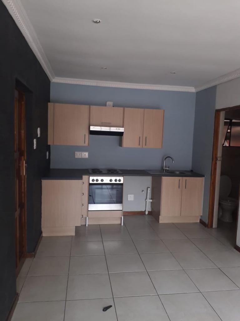 To Let 1 Bedroom Property for Rent in Glenvista Gauteng