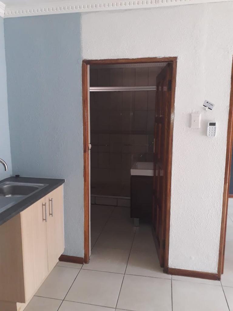 To Let 1 Bedroom Property for Rent in Glenvista Gauteng