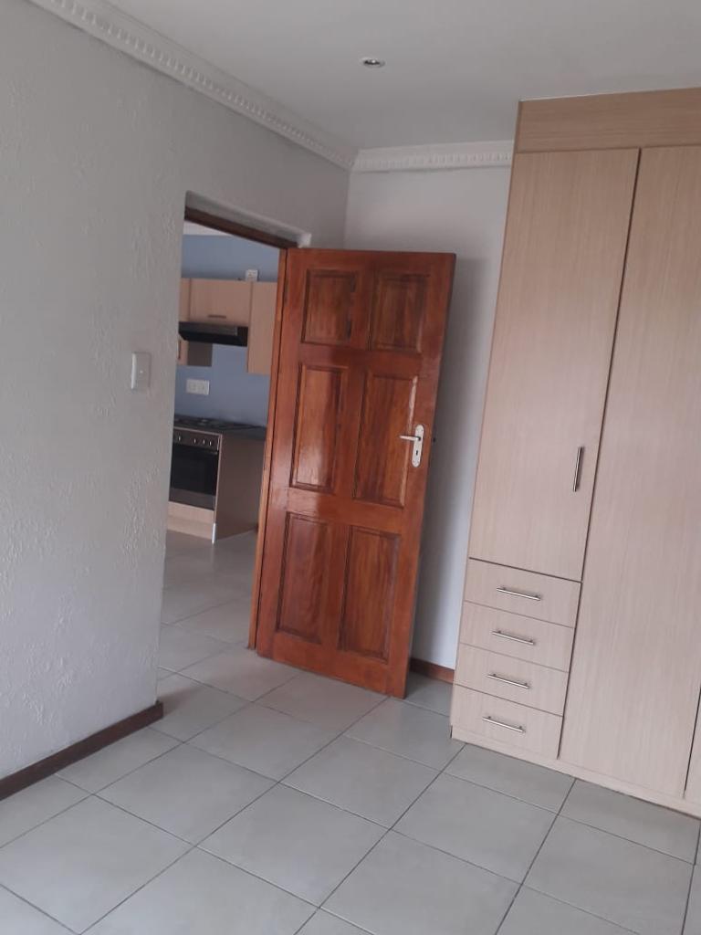 To Let 1 Bedroom Property for Rent in Glenvista Gauteng