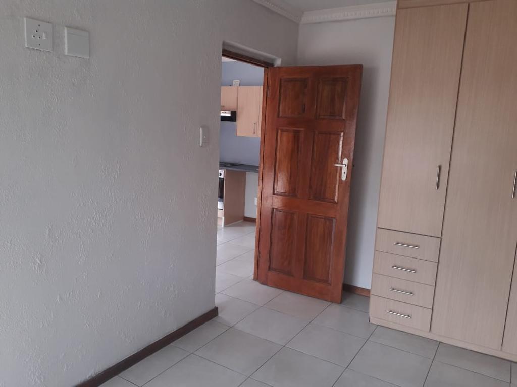 To Let 1 Bedroom Property for Rent in Glenvista Gauteng