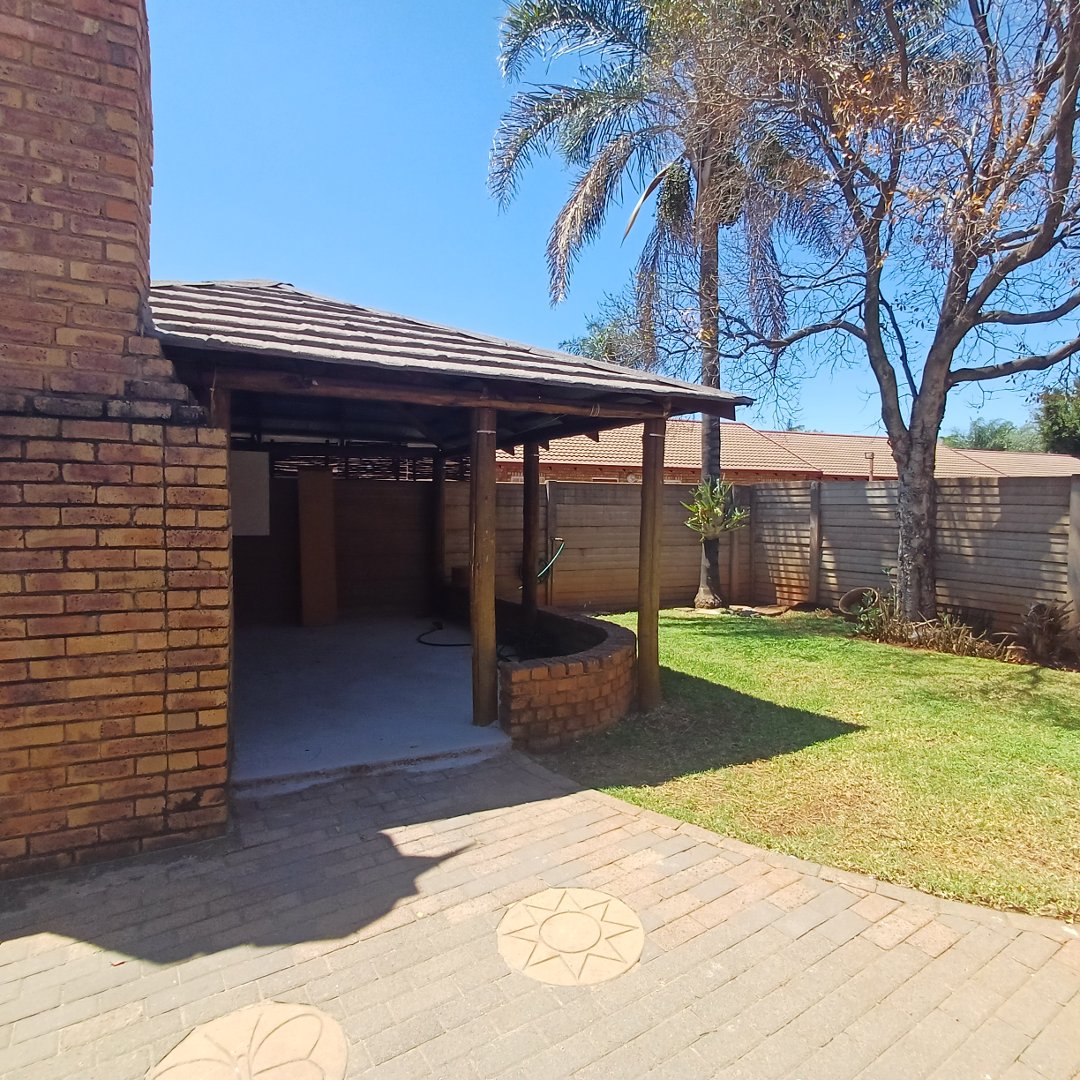 2 Bedroom Property for Sale in Pierre Van Ryneveld Gauteng