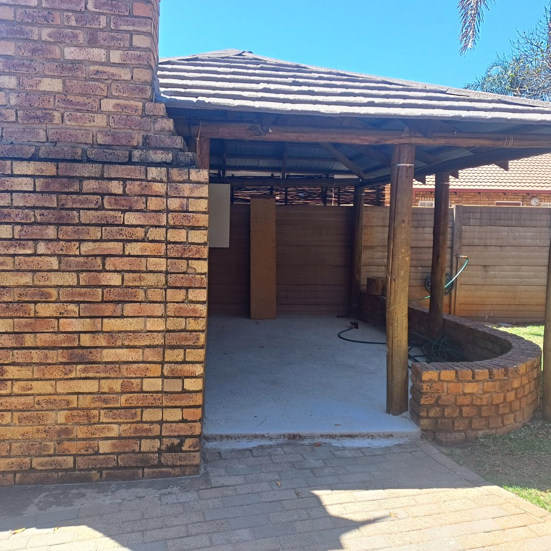 2 Bedroom Property for Sale in Pierre Van Ryneveld Gauteng