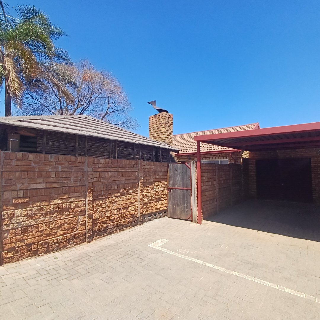 2 Bedroom Property for Sale in Pierre Van Ryneveld Gauteng