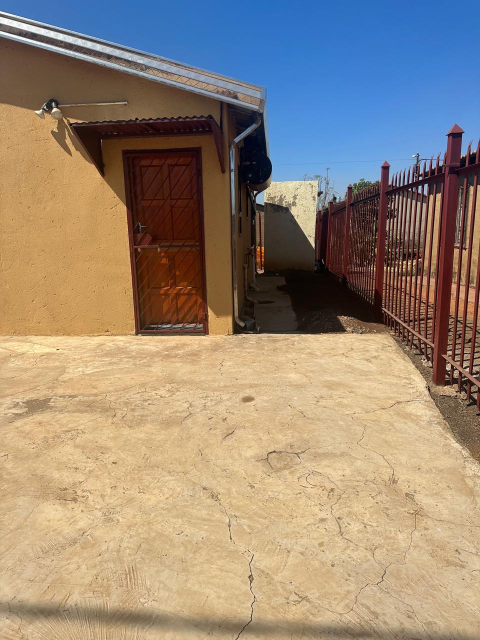 2 Bedroom Property for Sale in Tembisa Central Gauteng