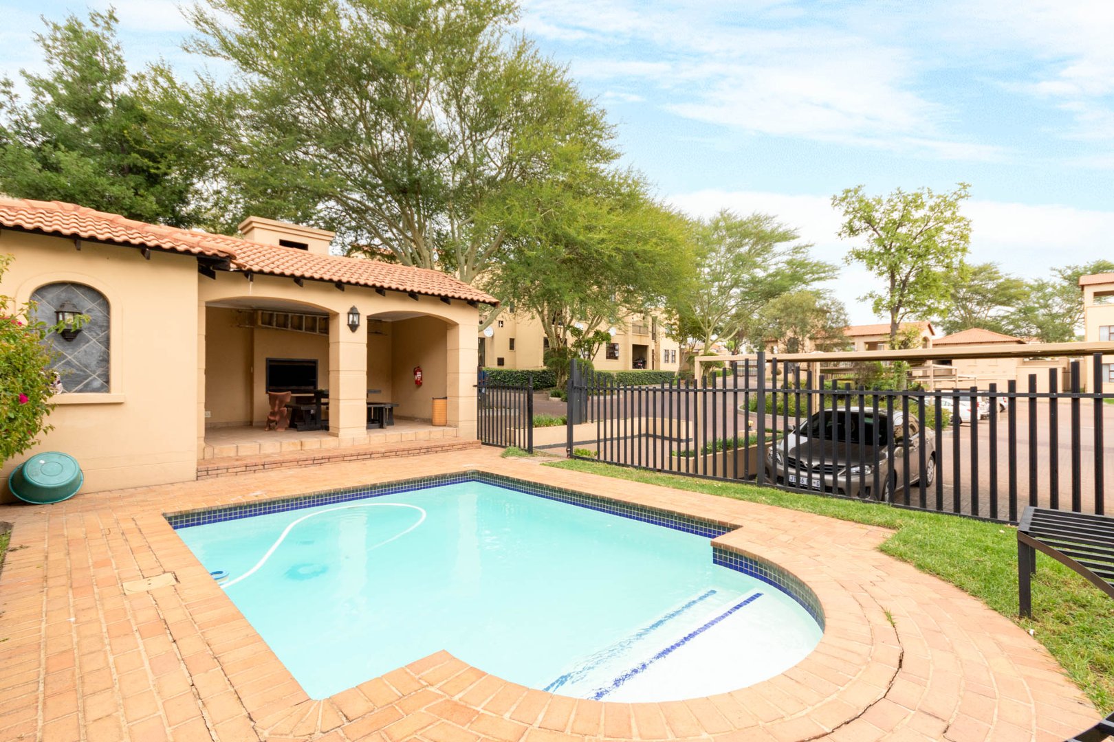 2 Bedroom Property for Sale in Erand Gardens Gauteng