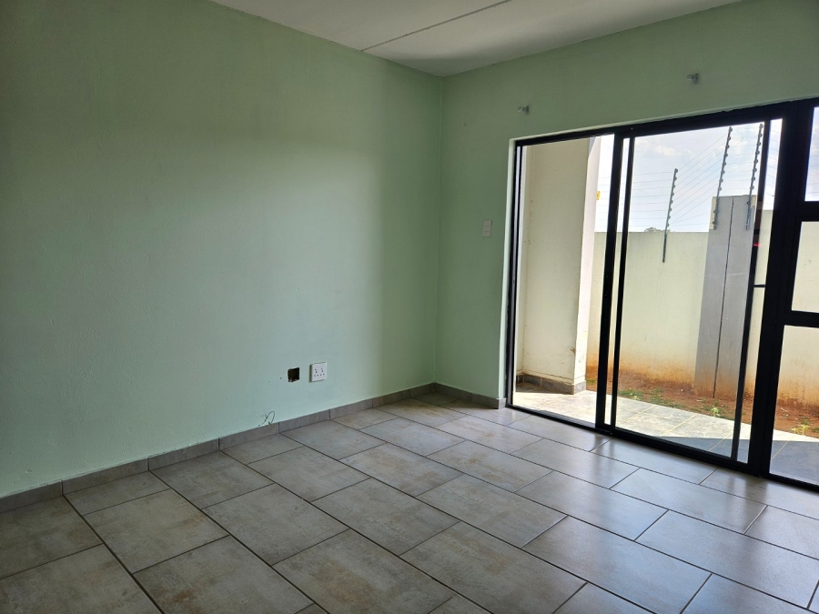 2 Bedroom Property for Sale in Witpoortjie Gauteng