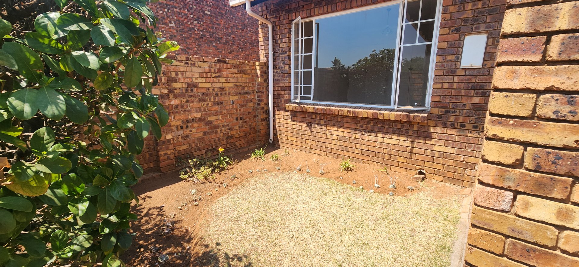 2 Bedroom Property for Sale in Die Hoewes Gauteng