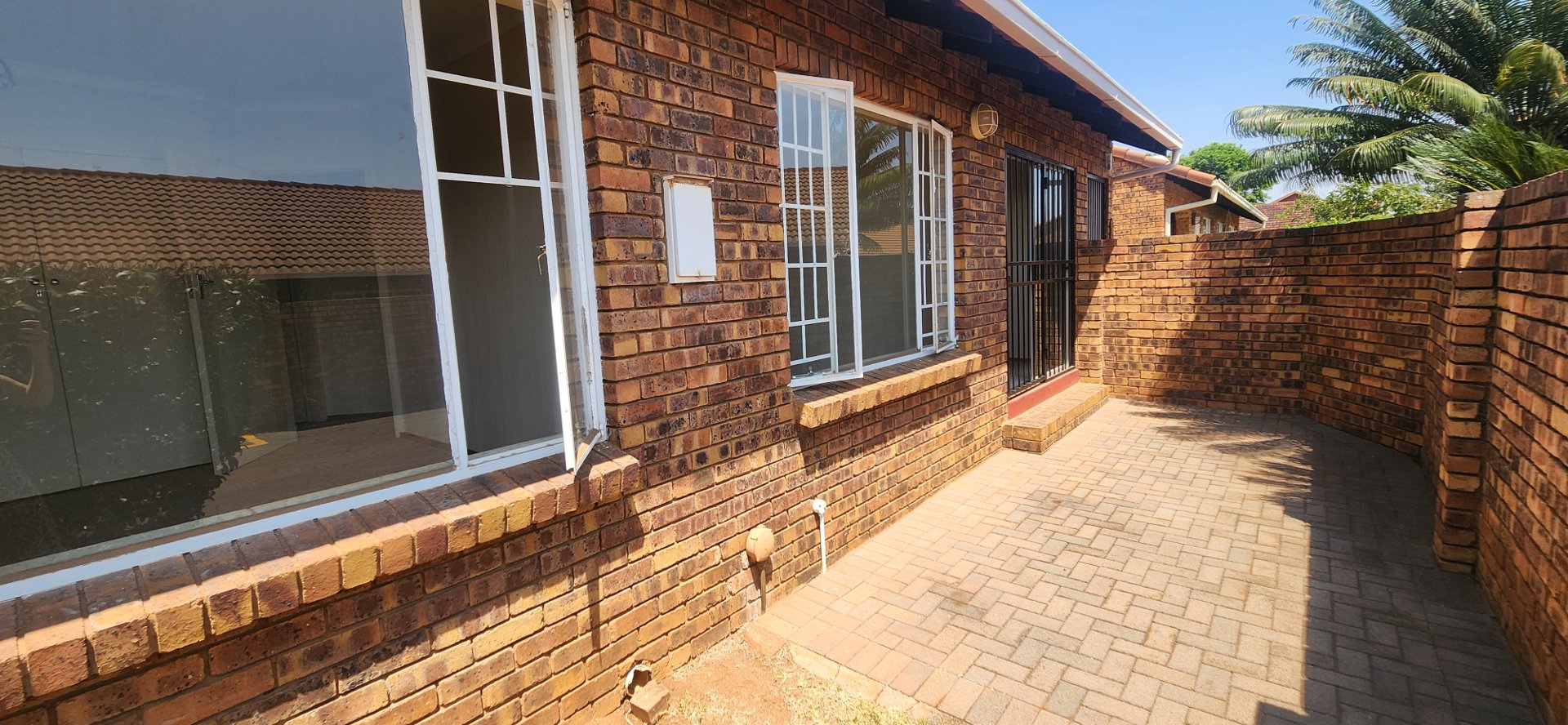 2 Bedroom Property for Sale in Die Hoewes Gauteng