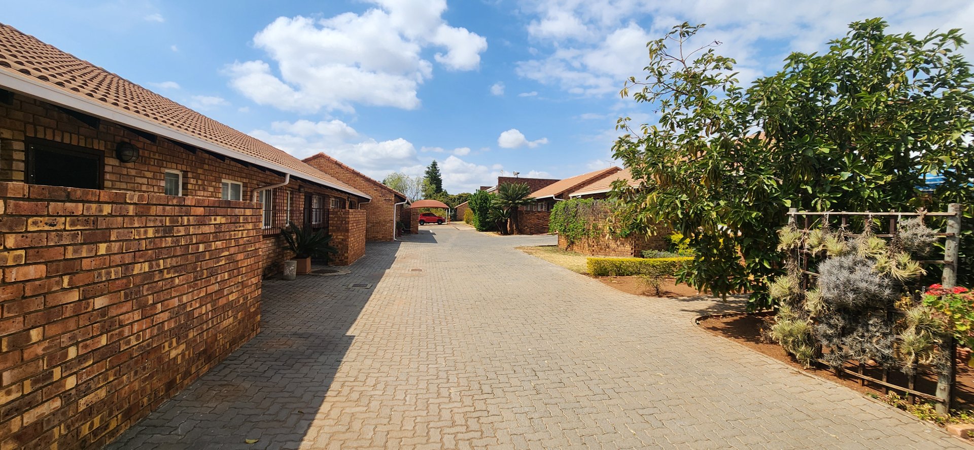 2 Bedroom Property for Sale in Die Hoewes Gauteng