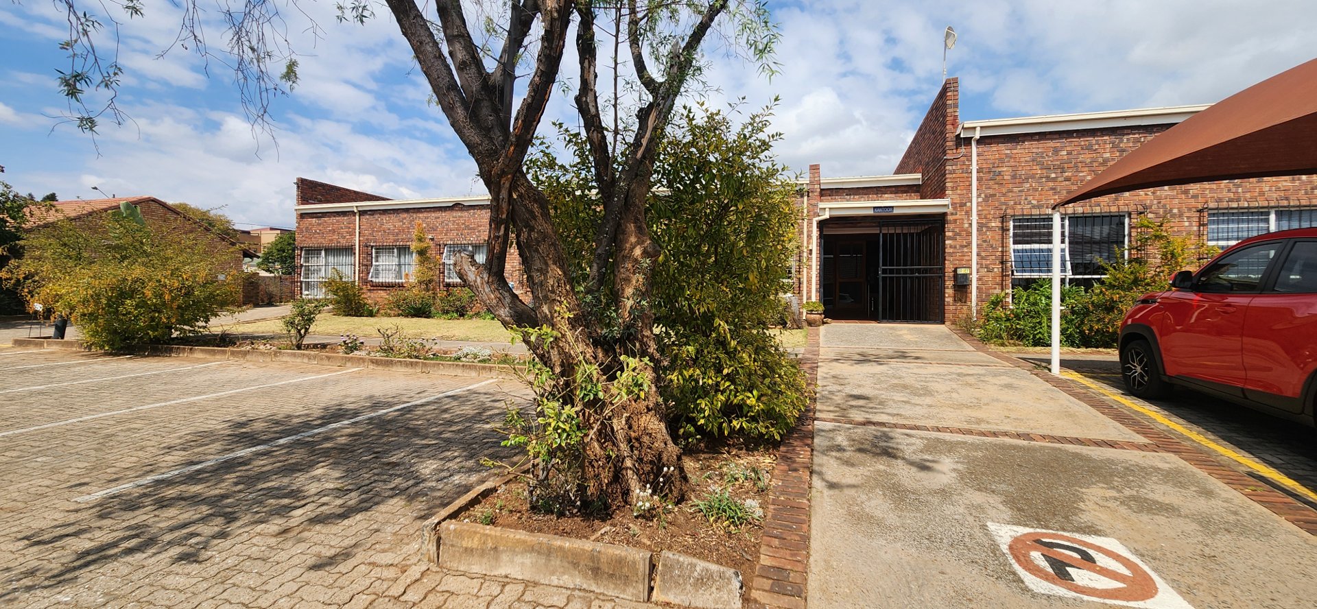 2 Bedroom Property for Sale in Die Hoewes Gauteng