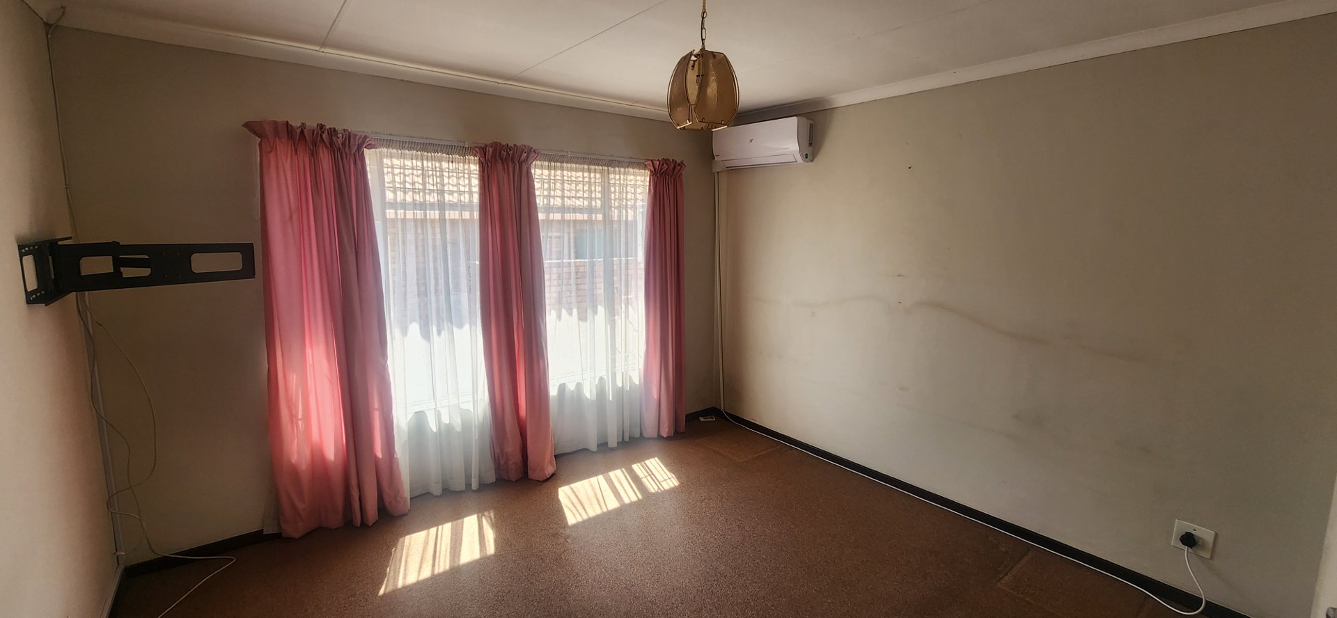 2 Bedroom Property for Sale in Die Hoewes Gauteng