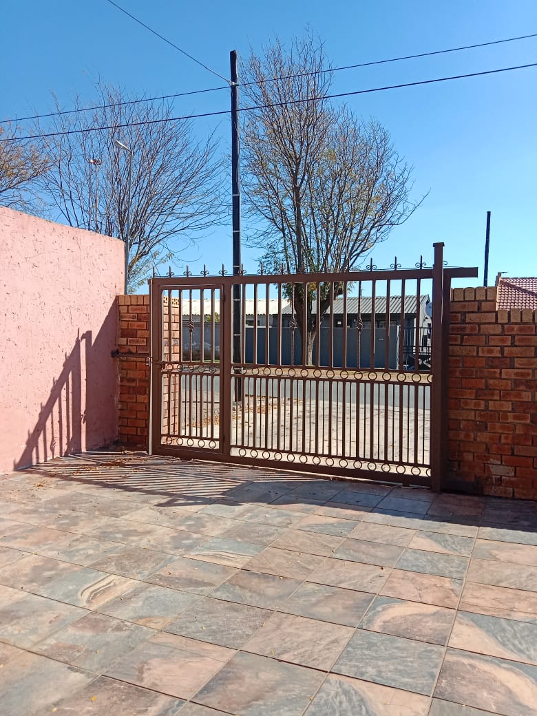 3 Bedroom Property for Sale in Pimville Zone 2 Gauteng