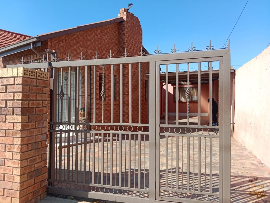 3 Bedroom Property for Sale in Pimville Zone 2 Gauteng