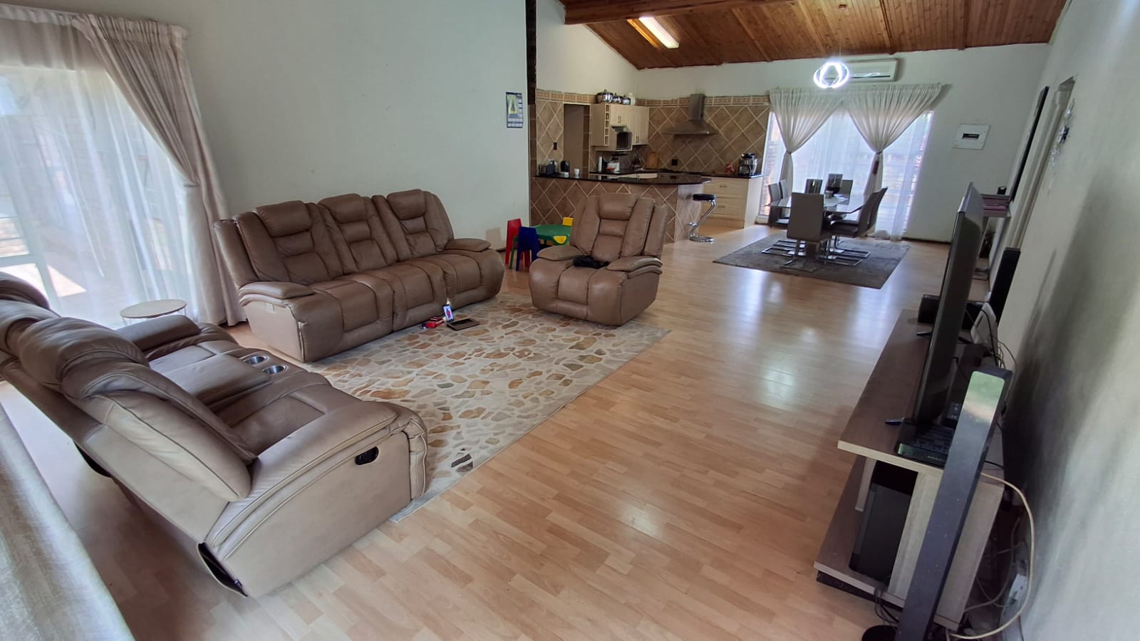 5 Bedroom Property for Sale in Dorandia Gauteng