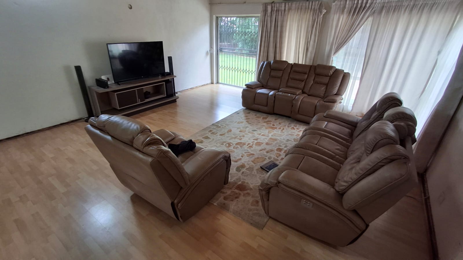 5 Bedroom Property for Sale in Dorandia Gauteng