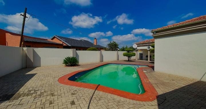 5 Bedroom Property for Sale in Leondale Gauteng