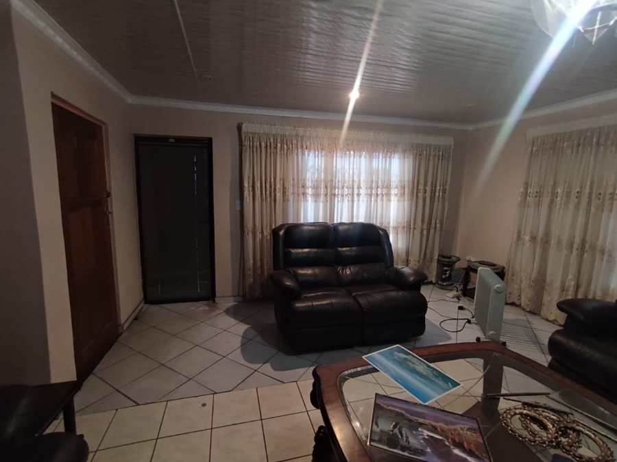 2 Bedroom Property for Sale in Daveyton Gauteng