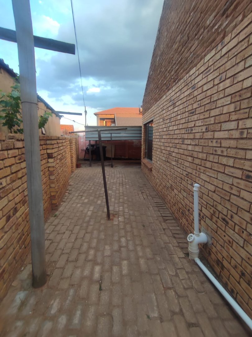 2 Bedroom Property for Sale in Daveyton Gauteng